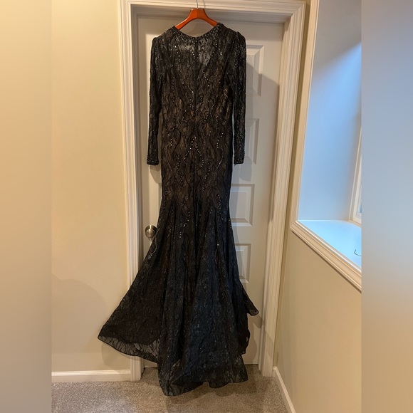 NWT ~Never worn!! GORGEOUS Mac Duggal Black Lace Illusion Gown - Picture 5 of 6